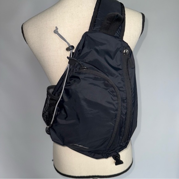 Eddie Bauer Black Sling Back Pack like new. Water bottle side pocket - Picture 1 of 13
